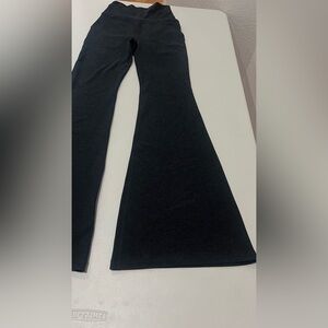 Beyond Yoga with Pockets Bootcut Pant size XS/TP/EP Darkest Night